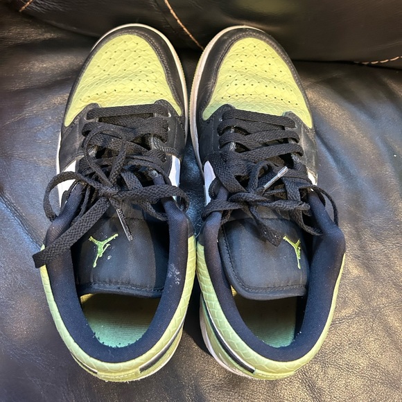 Low air Jordan  retros - Picture 2 of 4